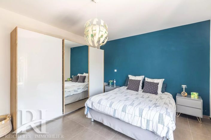 Image No.34-5 Bed House for sale