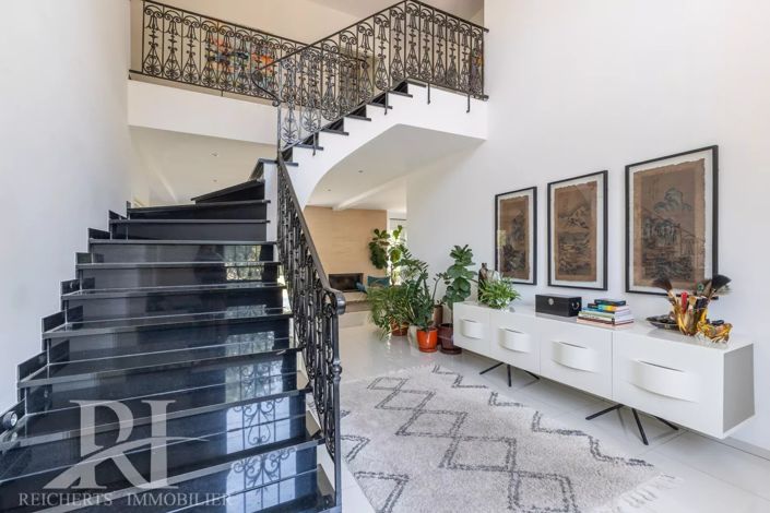 Image No.5-5 Bed House for sale