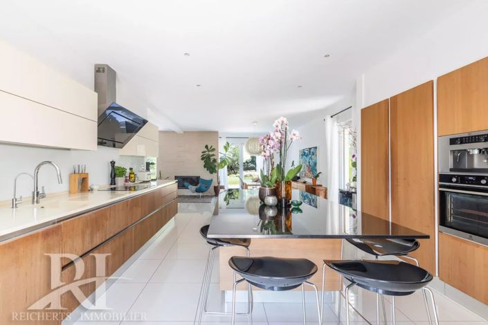 Image No.7-5 Bed House for sale