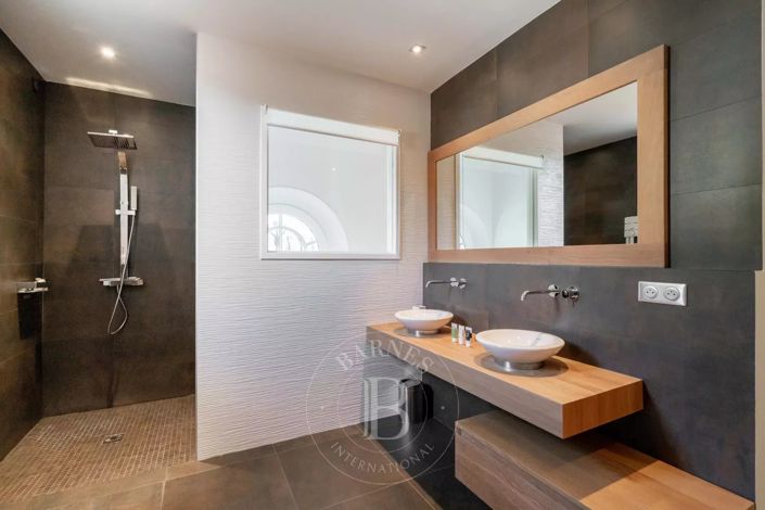 Image No.10-5 Bed House for sale