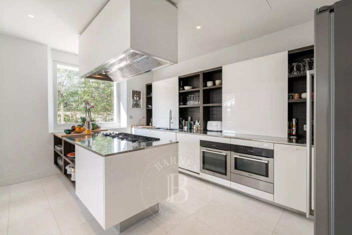 Image No.5-5 Bed House for sale