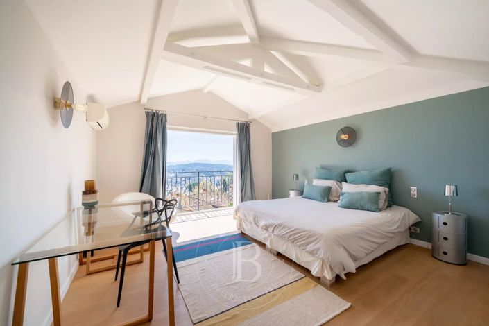 Image No.9-5 Bed House for sale