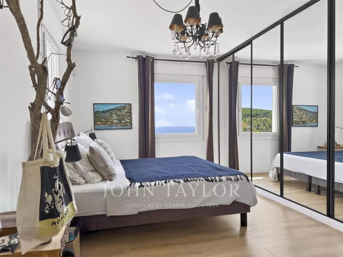 Image No.6-5 Bed House for sale