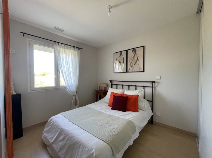 Image No.12-5 Bed House for sale