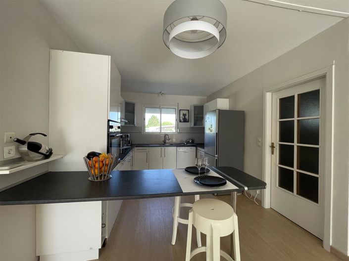 Image No.6-5 Bed House for sale