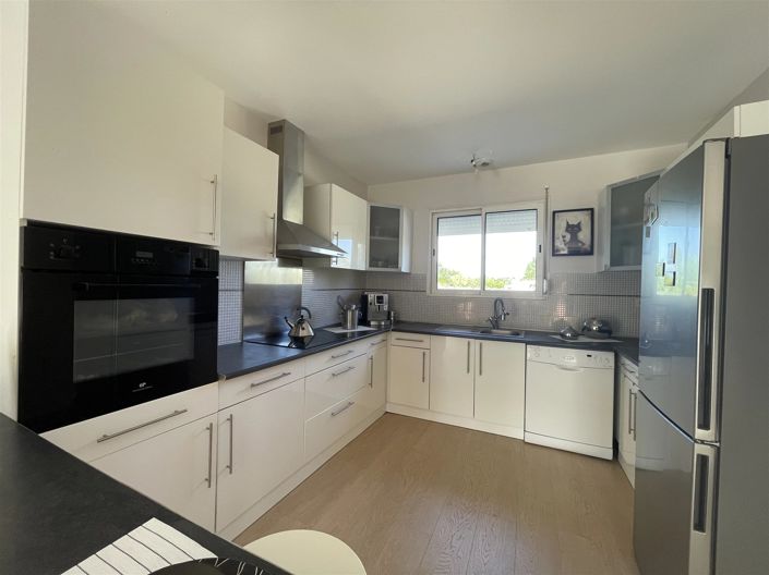 Image No.7-5 Bed House for sale