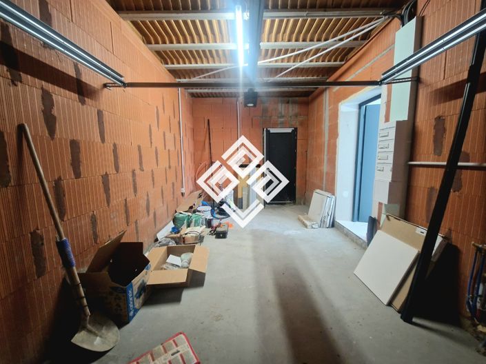 Image No.10-3 Bed House for sale