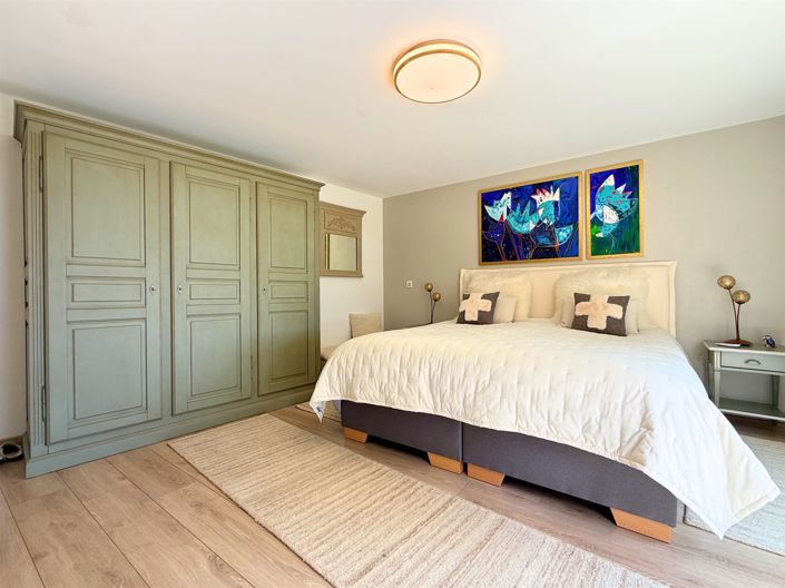 Image No.15-6 Bed House for sale