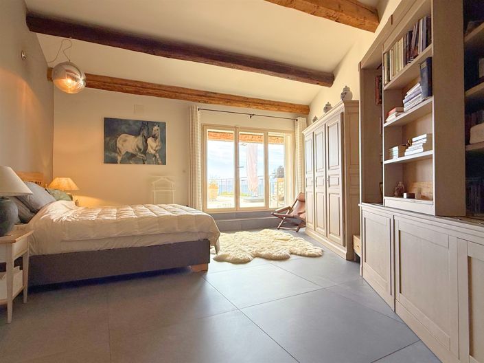Image No.19-6 Bed House for sale