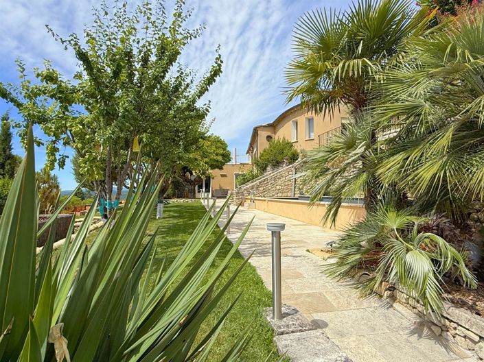 Image No.9-6 Bed House for sale