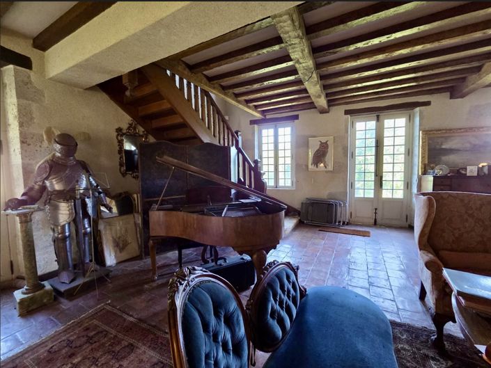 Image No.19-6 Bed House for sale