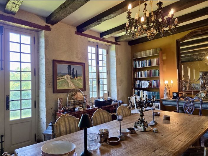 Image No.9-6 Bed House for sale