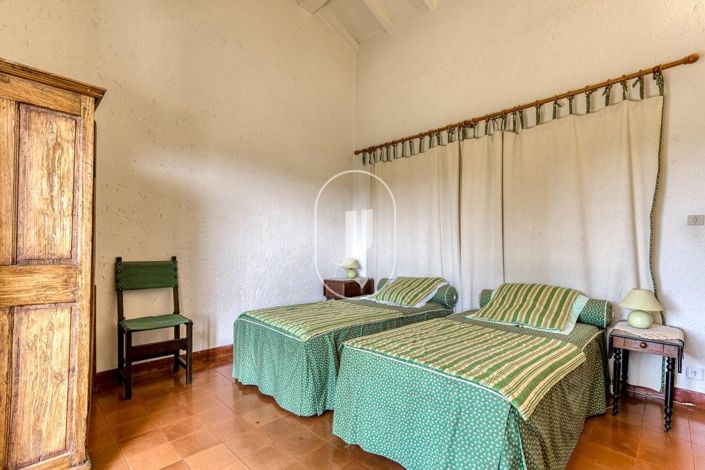 Image No.24-5 Bed House for sale