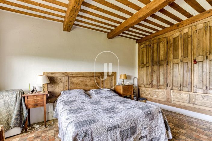 Image No.25-5 Bed House for sale