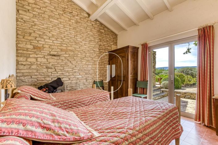 Image No.8-5 Bed House for sale