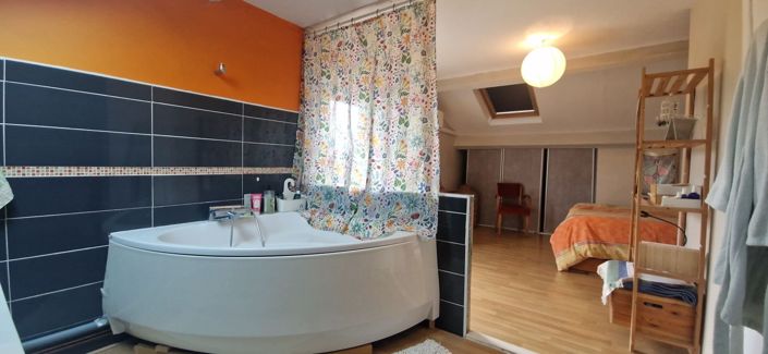 Image No.18-4 Bed Property for sale