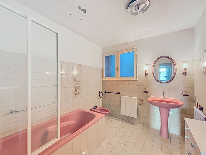 Image No.7-2 Bed House for sale