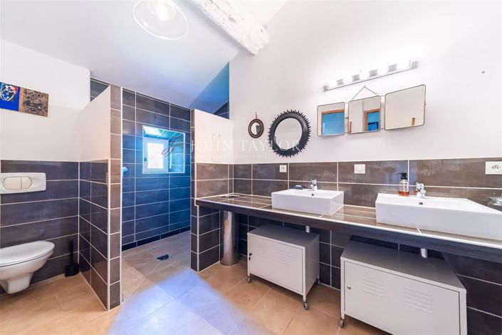 Image No.16-8 Bed House for sale