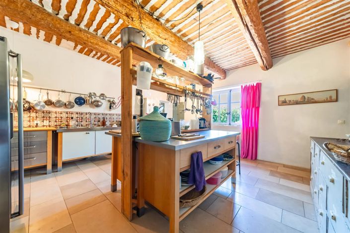 Image No.6-8 Bed House for sale