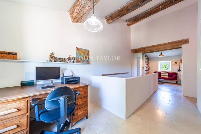 Image No.8-8 Bed House for sale