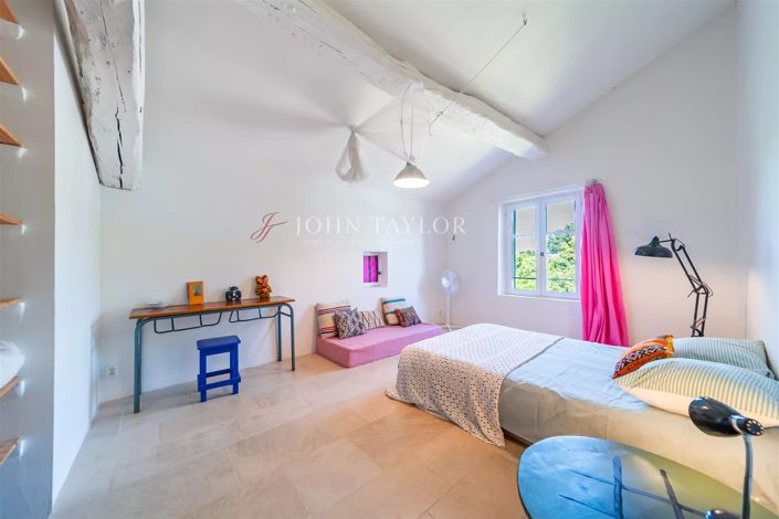 Image No.9-8 Bed House for sale
