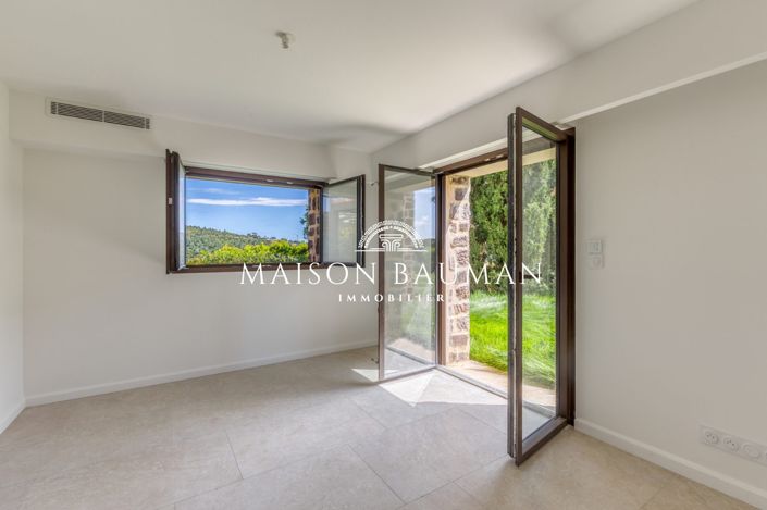 Image No.6-4 Bed House for sale