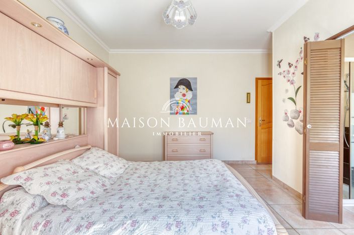 Image No.8-4 Bed House for sale