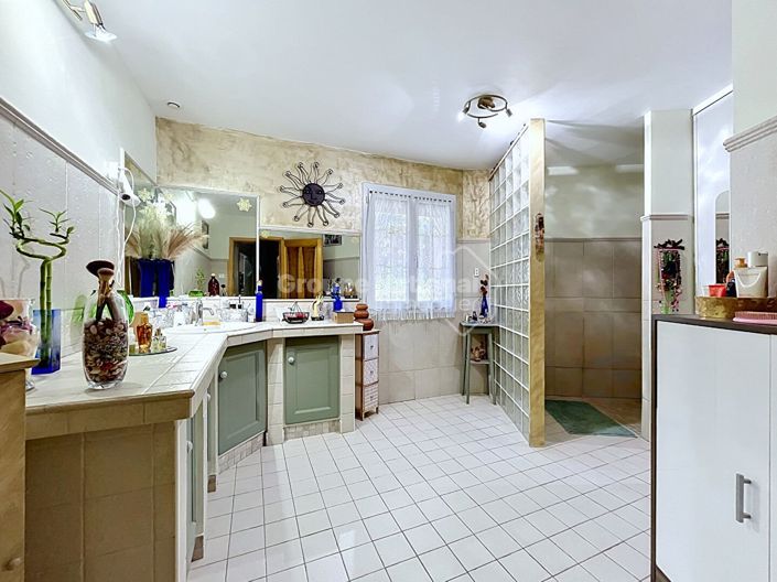 Image No.16-5 Bed House for sale