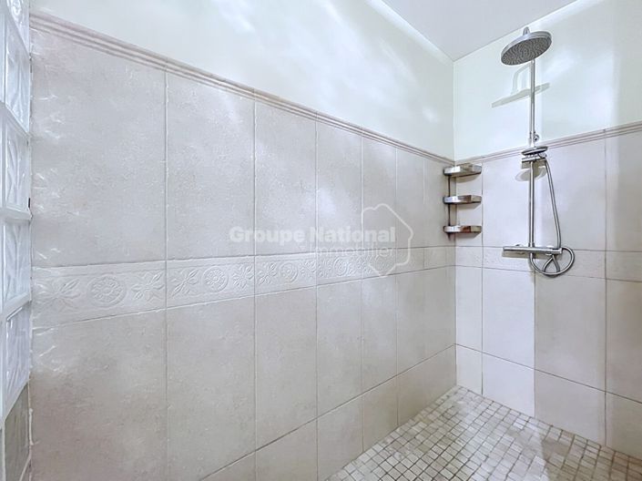 Image No.17-5 Bed House for sale