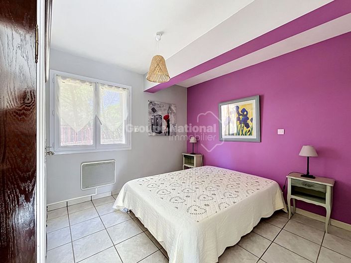 Image No.24-5 Bed House for sale