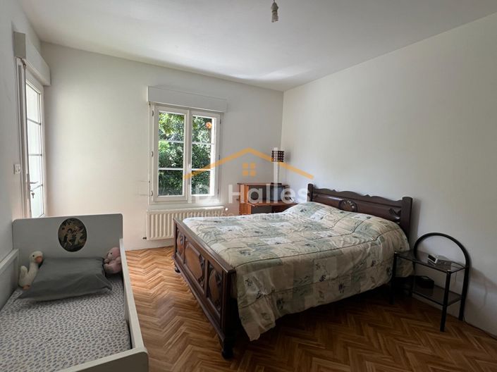 Image No.7-5 Bed House for sale
