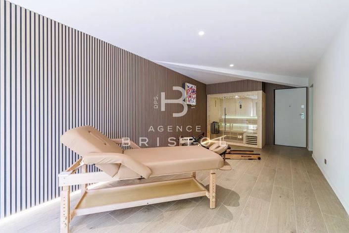 Image No.20-4 Bed House for sale