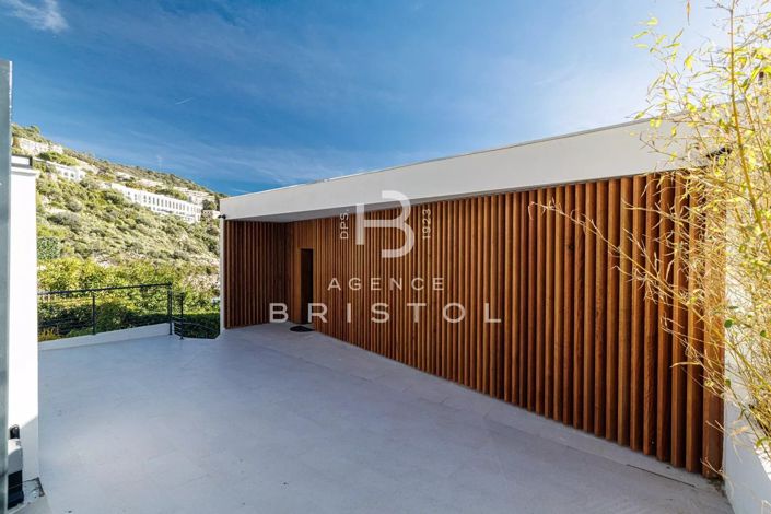 Image No.25-4 Bed House for sale