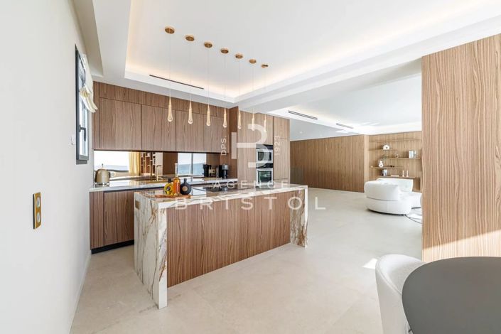 Image No.8-4 Bed House for sale