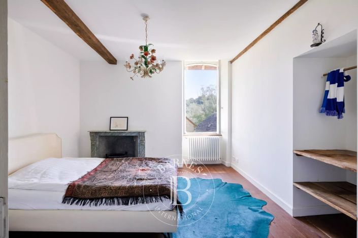 Image No.19-8 Bed House for sale