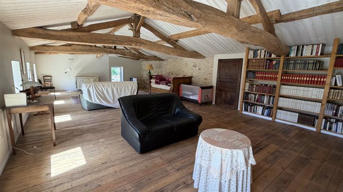 Image No.16-8 Bed House for sale