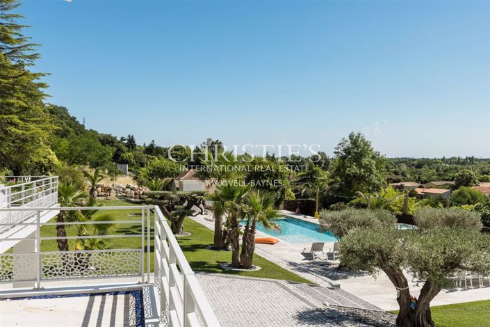 Image No.18-8 Bed House for sale