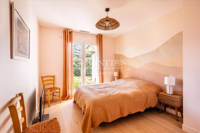 Image No.8-4 Bed House for sale