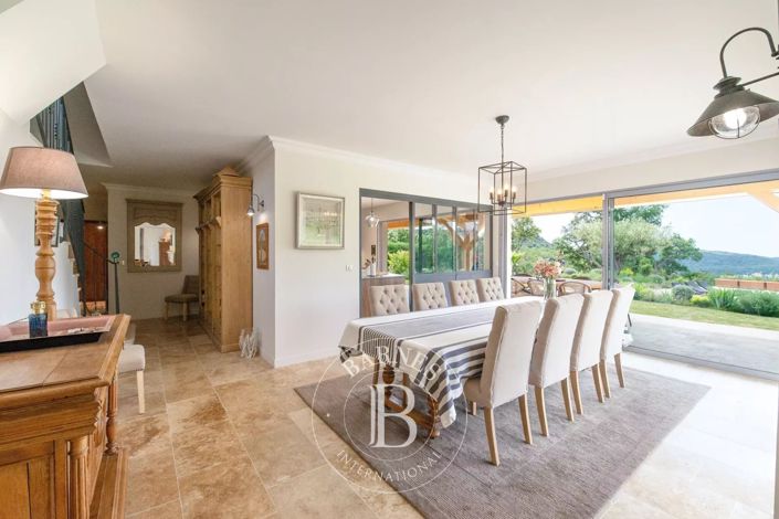 Image No.11-6 Bed House for sale