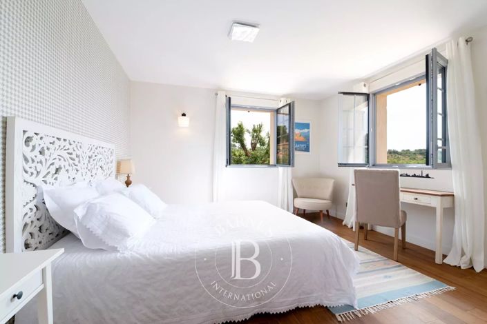 Image No.13-6 Bed House for sale