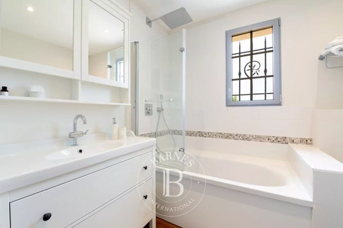 Image No.17-6 Bed House for sale