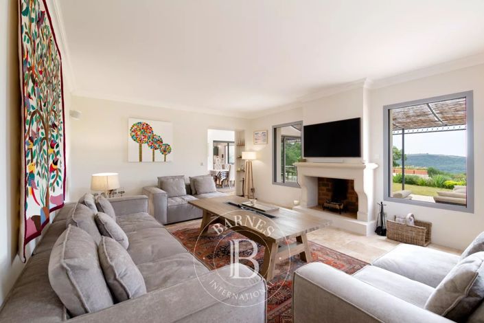 Image No.9-6 Bed House for sale