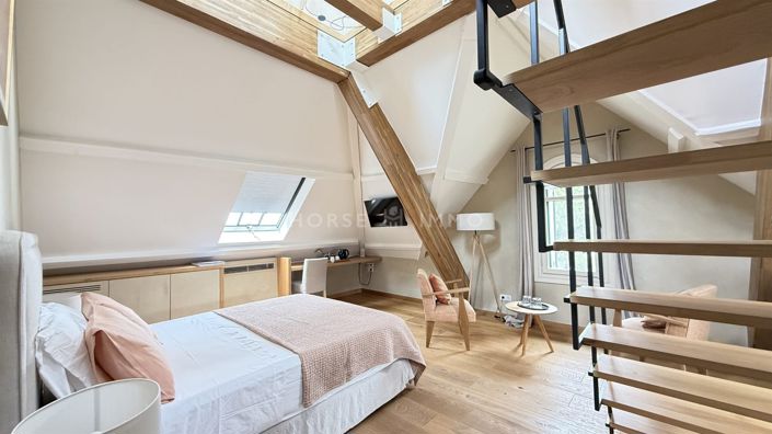 Image No.12-8 Bed Property for sale