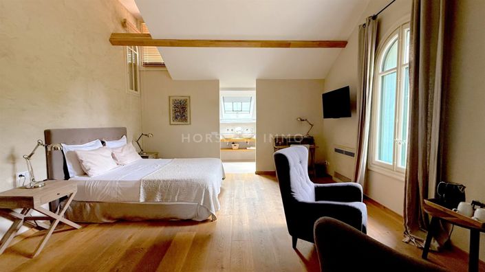 Image No.19-8 Bed Property for sale