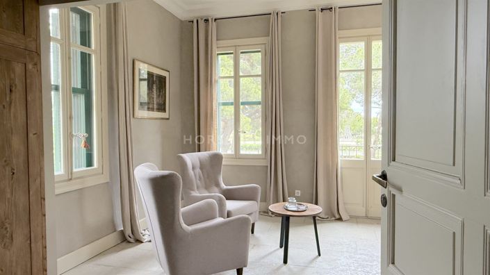 Image No.20-8 Bed Property for sale
