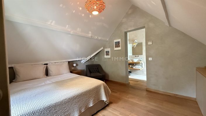 Image No.21-8 Bed Property for sale