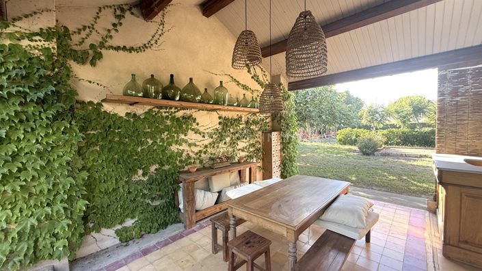 Image No.22-8 Bed Property for sale