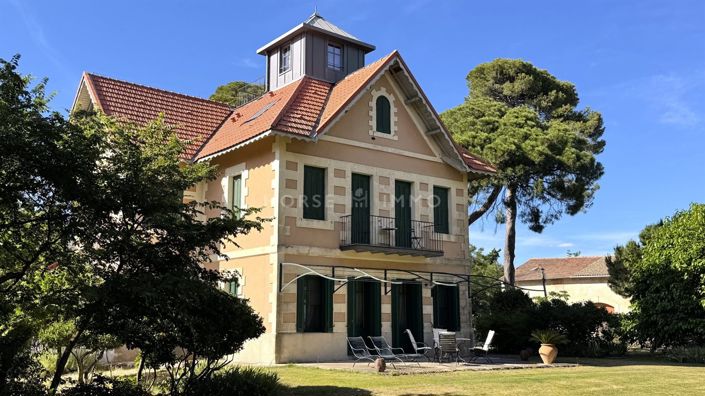 Image No.3-8 Bed Property for sale