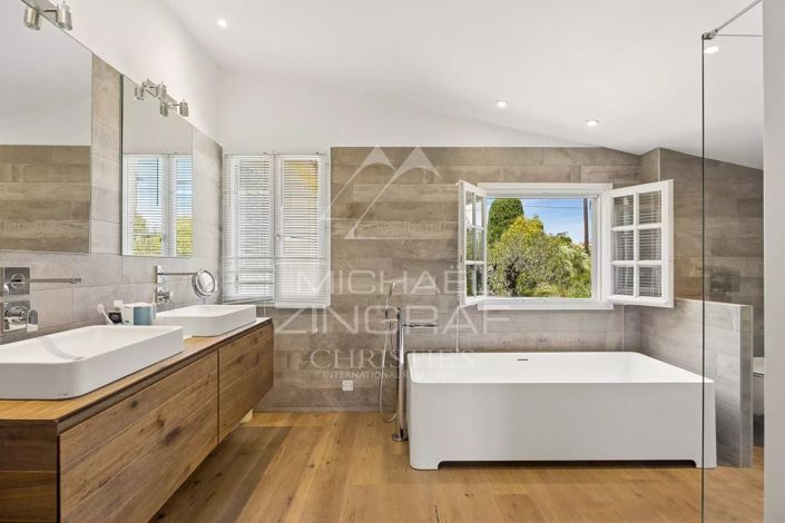 Image No.18-4 Bed House for sale