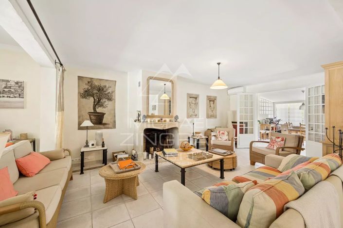 Image No.2-4 Bed House for sale